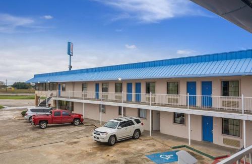 Winnie Hotel | Motel 6-Winnie, TX