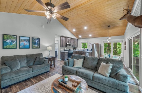 Fort Payne Cottage | Mountain Music Romantic Private Brow Cottage with Hot Tub