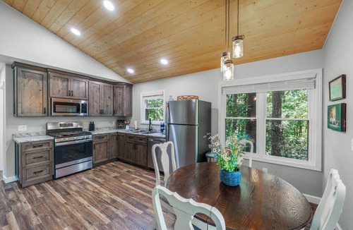 Fort Payne Cottage | Mountain Music Romantic Private Brow Cottage with Hot Tub