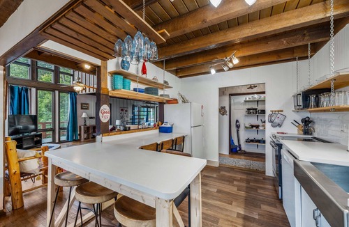 Mentone Apartment | Mountain Retreat! Ruby's Roost House
