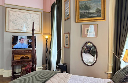 East of Broadway Bed & Breakfast | Murray Suite | The Empress of Little Rock