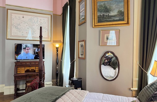 East of Broadway Bed & Breakfast | Murray Suite | The Empress of Little Rock