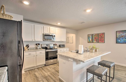Pine Forest House | Musical Pensacola Home w/Fire Pit + Grill!