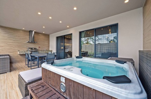 Florida Central Atlantic Coast Cottage | Mvv7485 - 3BR House Near Disney With Hot Tub