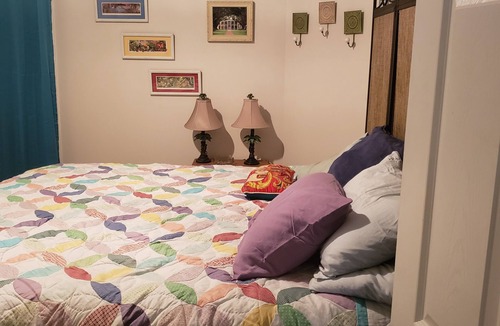 Theriot Cabin | My oh My Maison du Bayou with WiFi, AC, fishing. Enjoy a relaxing cozy stay!