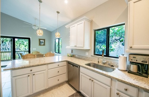 Safety Harbor Club House | My Sea Shack~ 1 minute to beach, SH Club access, golf cart