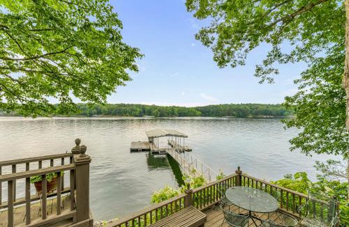 Jasper House | Nanas Lakehouse - Private Dock With Jet-Ski Port!