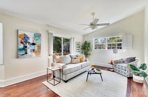 East Naples House | NAPLES BAYSHORE ARTS DISTRICT Charming Pink Conch Cottage!