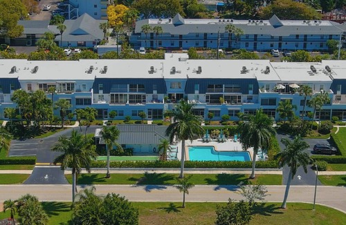Park Shore Condo | Naples Belair Lane Condo | Community Pool Near Beach & Downtown Snowbird Fri