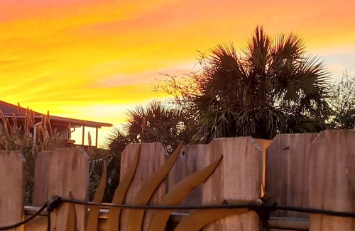 Holiday Beach House | Nash-Shell Beach Cottage. Close to the beach, pets considered.