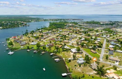 Callaway House | Nautical Nirvana-Waterfront Joys from Sunrise Paddles to Hot Tub Sunsets