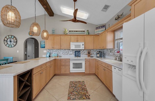 Navarre Beach House | Navarre Beach Bungalow /PRIVATE POOL & Dog Friendly + OPTIONAL 6 passenger cart