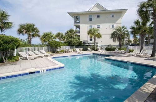 Navarre Beach Condo | Navarre Condo with Bay Views | Community Pool | Just Steps to the Beach