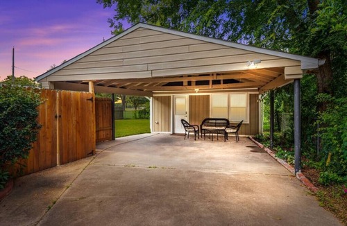 Broadmoor House | Near all Hospitals! BAFB Restaurants and Shopping