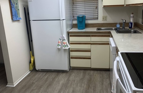 Grove City Condo | Near Beaches! UPDATED! Peaceful Forest Park Condo 2 bd 2 bth. Heat comm pool