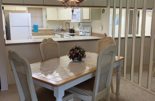Grove City Condo | Near Beaches! UPDATED! Peaceful Forest Park Condo 2 bd 2 bth. Heat comm pool