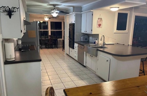 Delight House | Near Crater Of Diamonds! 4BR Home on 35 Acres with Pool, Pond, and Screened Room
