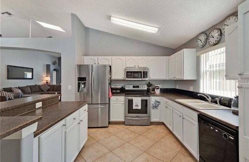 West Kissimmee House | Near Disney – 5/4 Pool Home with Spa Family-Friendly-free pool heat
