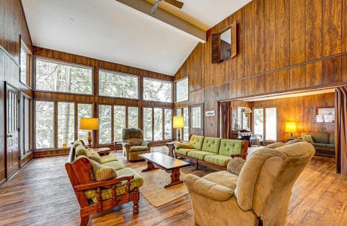 Branch House | Near Manistee National Forest! Retro Cabin Retreat
