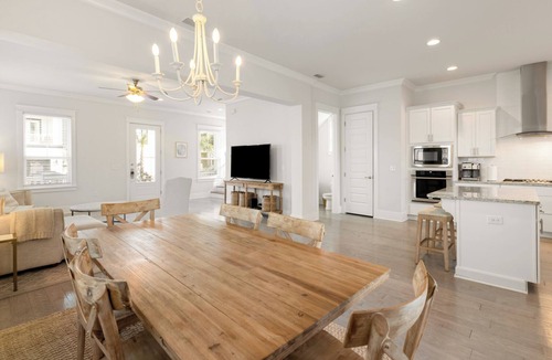 Inlet Beach House | Near Rosemary-30A- 3 BR 2.5 bath, pool, lake, beach, bikes, shop, PET FRIENDLY