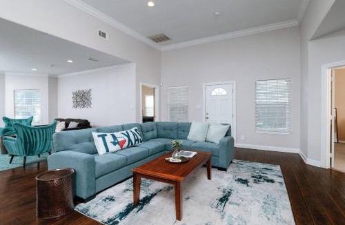 Oak Cliff House | Near World Cup Stadium - Your Game Day Home!