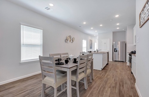 Magnolia House | New - 3 bed 2 Bath house in Magnolia with Fast Wifi- Garage Parking