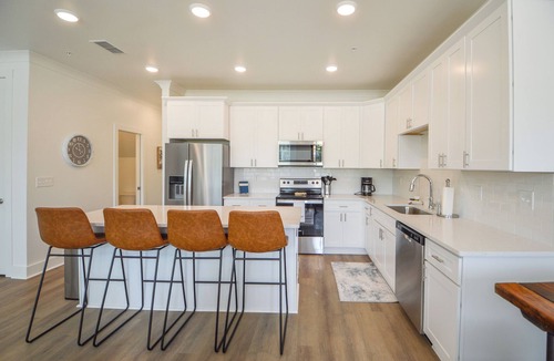 Starkville Condo | New 3BR/3.5BA condo 1.2 miles from MSU and 1.9 miles from the Cotton District!