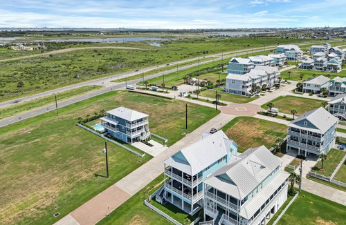 Galveston House | New beach home Beachside Village 5-bdrm 5 ensuite baths, 900ft from the beach