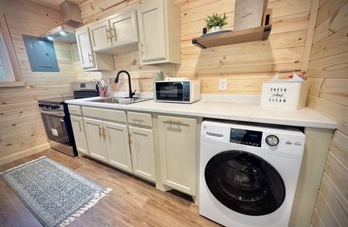 Arthur City Cottage | NEW Bloom Cottage-Cozy Country Retreat
