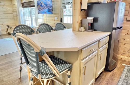 Arthur City Cottage | NEW Bloom Cottage-Cozy Country Retreat