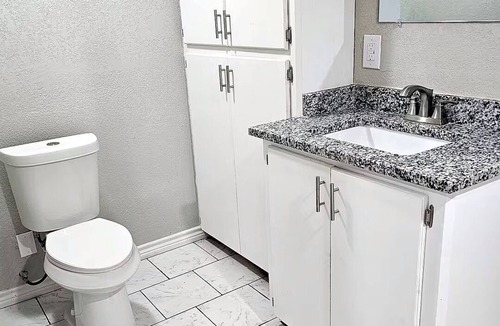 New Boston Apartment | New Boston Apartment | 2 Gig Wi-Fi | Full Kitchen | Sleeps 4