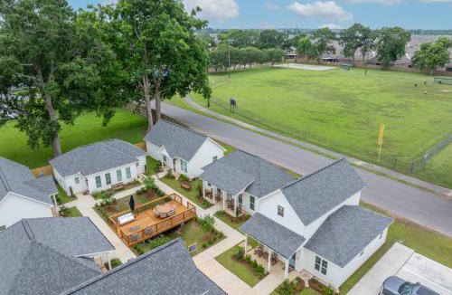 Youngsville House | New Breezy Cottage - King Bed - Mini-Golf - Park
