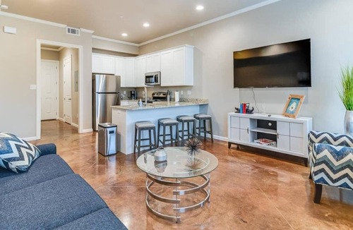 Downtown House | New Condo - Sleeps 6 - Downtown Lafayette! #102