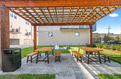 Mid-City House | New Construction Elegant Villas