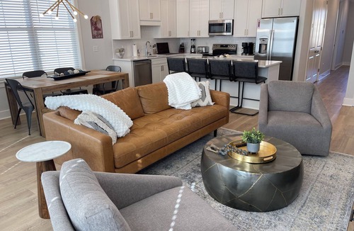 Oxford House | NEW CONSTRUCTION Hotty Toddy Hideaway- Stylish New 3BR/3.5BA Townhome in Oxford