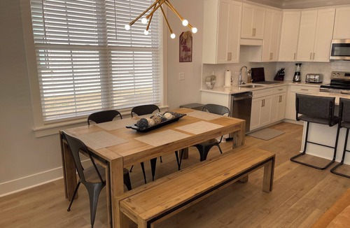 Oxford House | NEW CONSTRUCTION Hotty Toddy Hideaway- Stylish New 3BR/3.5BA Townhome in Oxford