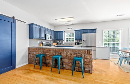 Dadeville House | New! Daydream Believer is a 4BR, 2.5BA Lake Martin home that is PET FRIENDLY!