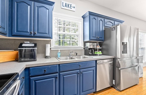 Dadeville House | New! Daydream Believer is a 4BR, 2.5BA Lake Martin home that is PET FRIENDLY!