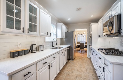 Richardson House | NEW! Gorgeous recently remodeled 4-bedroom spacious home with a Heated Pool .