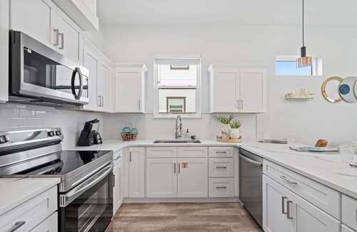 El Centro Beach House | *New~Heated Pool+Golf Cart+Grill+Pool Table
