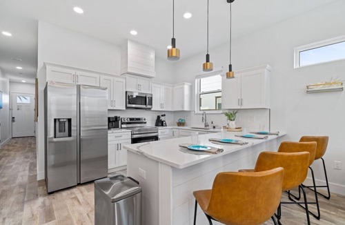 El Centro Beach House | *New~Heated Pool+Golf Cart+Grill+Pool Table