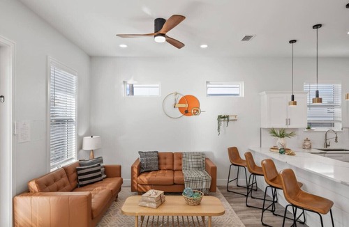 El Centro Beach House | *New~Heated Pool+Golf Cart+Games+Gas Grill