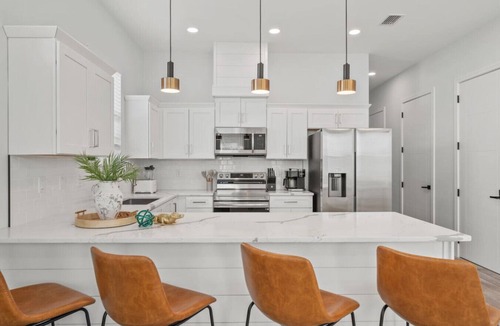 El Centro Beach House | *New~Heated Pool+Golf Cart+Games+Gas Grill