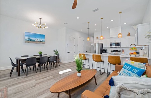 El Centro Beach House | *New~Heated Pool+Great Patio+Grill+Pool Table