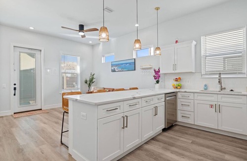 El Centro Beach House | *New~Heated Pool+Great Patio+Grill+Pool Table