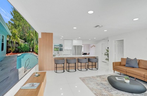 Wilton Manors House | New! Heated Pool (Complimentary) Mini Golf Pergola Few Min from Wilton Dr and the Beach