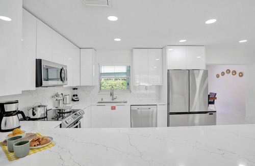 Wilton Manors House | New! Heated Pool (Complimentary) Mini Golf Pergola Few Min from Wilton Dr and the Beach