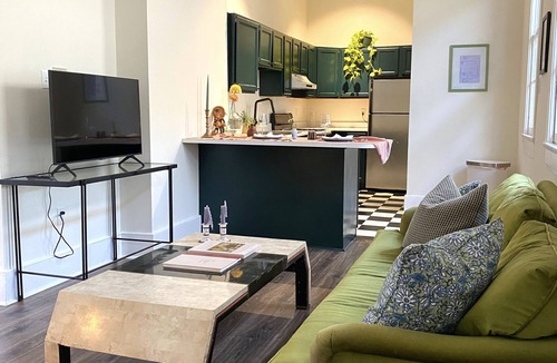 Lower Garden District Apartment | NEW | Henry Guest House | Pearsall Apt | Magazine