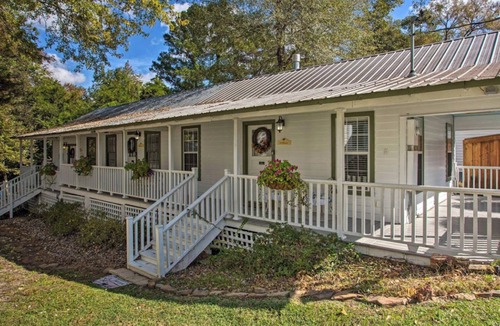 Jefferson House | *NEW* King Bed/Fireplace/Jetted Tub/Free Bikes