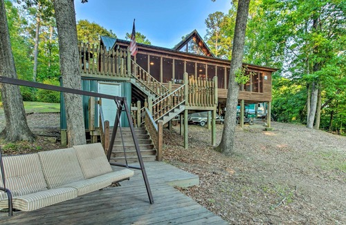 Florien Cabin | NEW! Lakefront Toledo Bend Cabin w/ dock & BBQ!